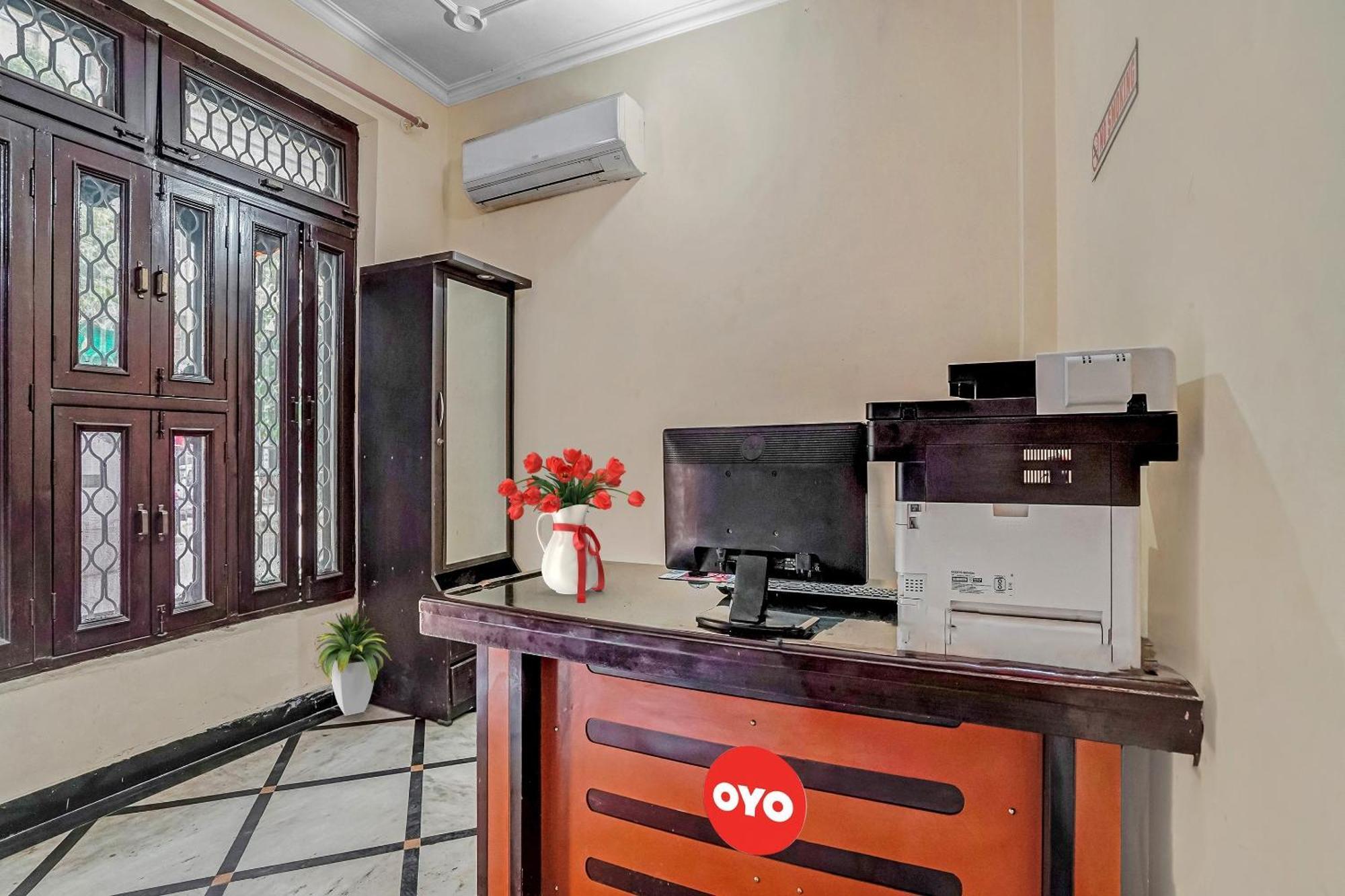 Oyo Flagship 70209 Alpha One Hotel Greater Noida Exterior photo